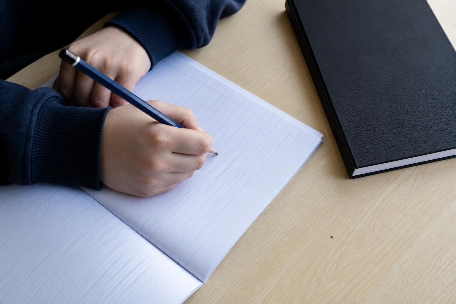 Norge forbyr AI for 300 000 barneskolelever fra august - Bilde 1
